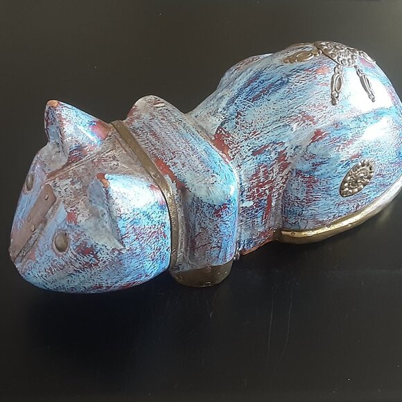 Carved Wooden Cat Figurine Purple Molten Java Handcrafted W/ Brass Accents - Picture 6 of 6